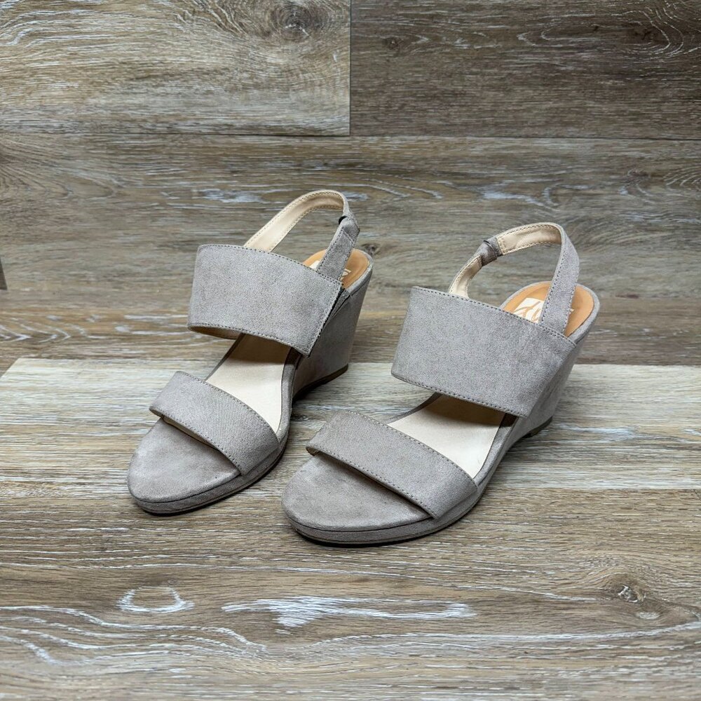 Dolce Vita DV8 Taupe Suede Wedge Sandals Women's size 7